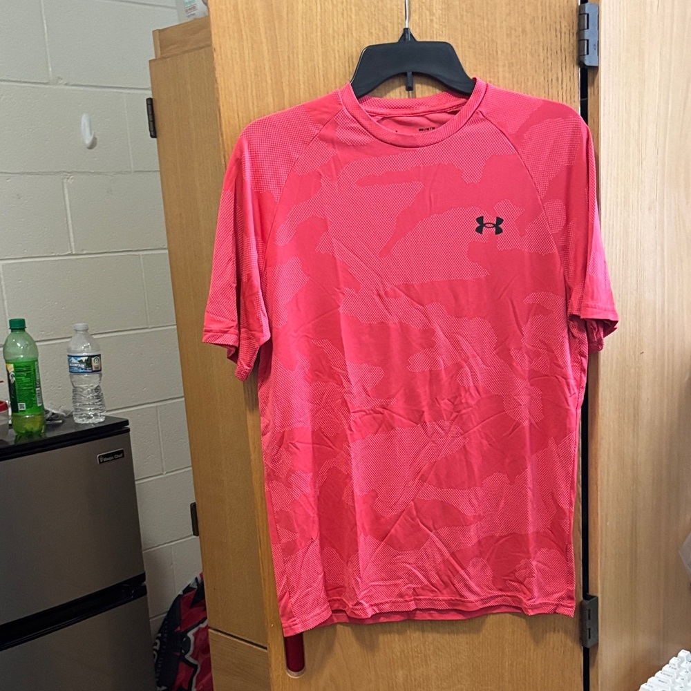 Under Armour Men's Camouflage Red Tee